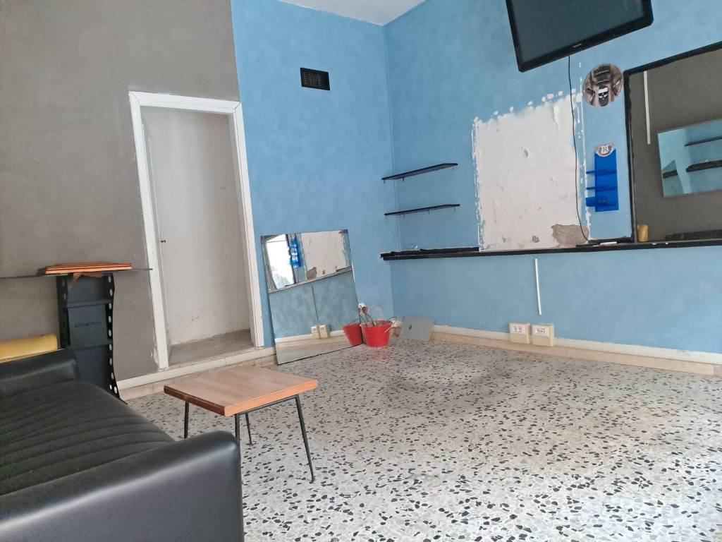 negozio in vendita a Roma in zona Borghesiana