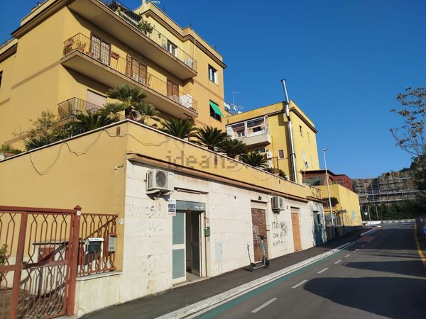 locale commerciale in vendita a Roma