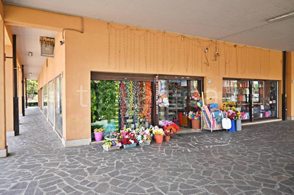 negozio in vendita a Roma in zona Collatino