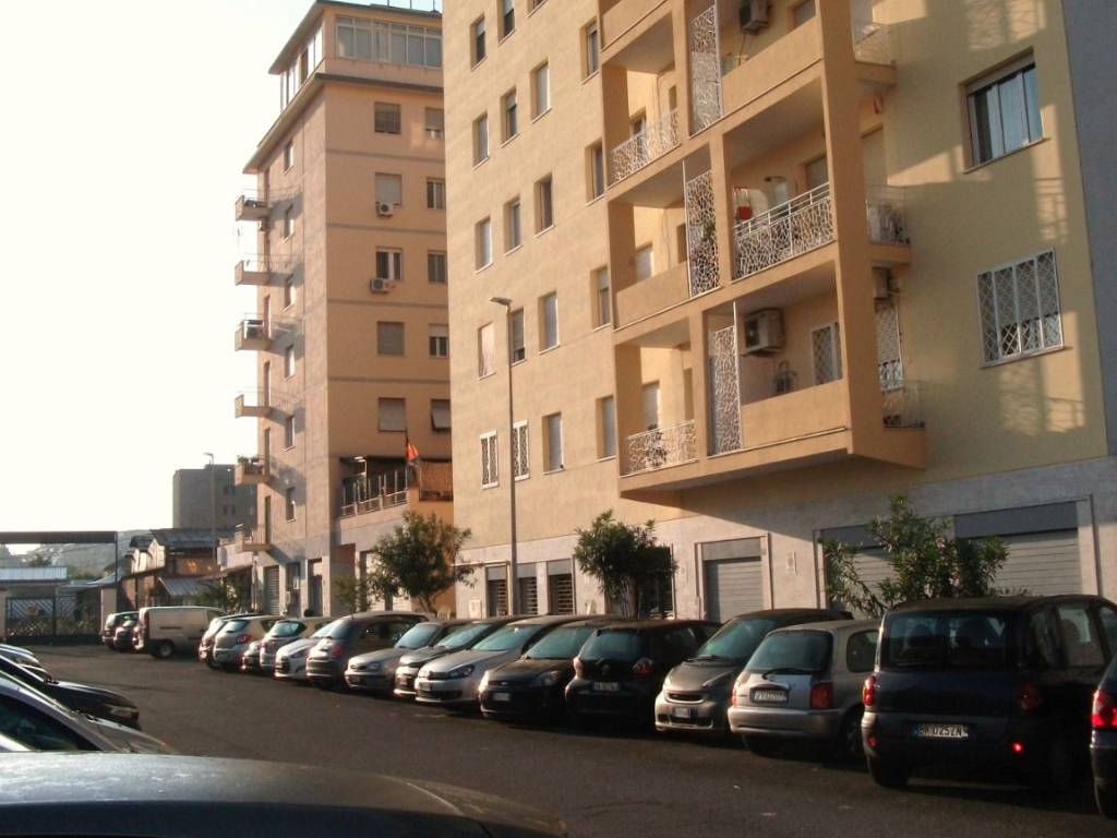 negozio in vendita a Roma in zona Collatino