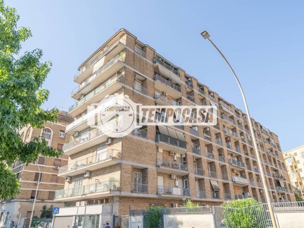 appartamento in vendita a Roma in zona Ostiense