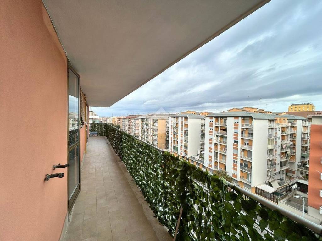 appartamento in vendita a Roma in zona Appio Claudio