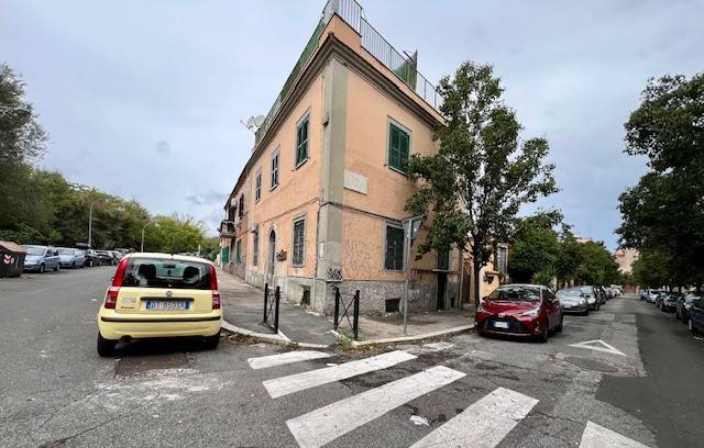 appartamento in vendita a Roma in zona Tuscolano
