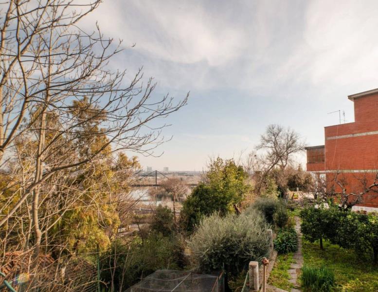 appartamento in vendita a Roma in zona Colle del Sole