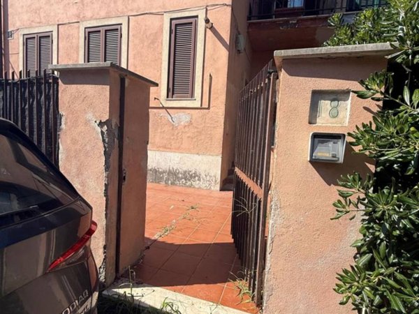appartamento in vendita a Roma in zona Tomba di Nerone