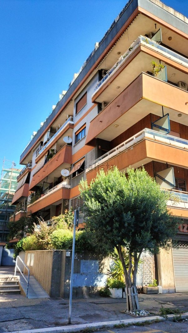 appartamento in vendita a Roma in zona Ostia