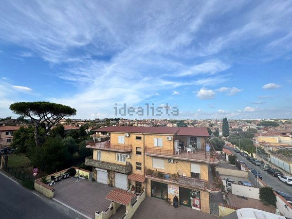 appartamento in vendita a Roma in zona Colle del Sole