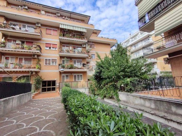 appartamento in vendita a Roma in zona Appio Claudio