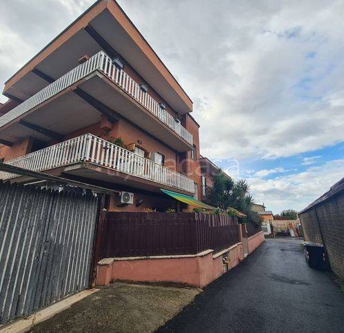 appartamento in vendita a Roma in zona Castelverde
