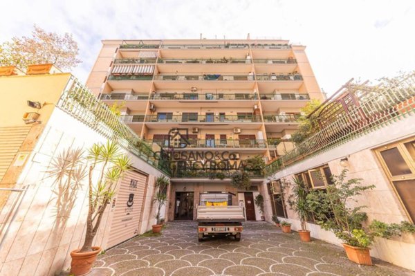 appartamento in vendita a Roma in zona Appio Latino