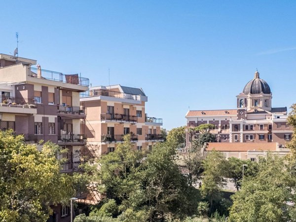 appartamento in vendita a Roma in zona Ostia
