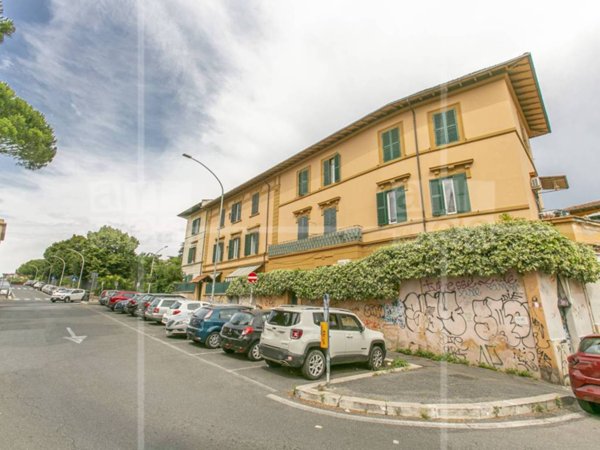 appartamento in vendita a Roma in zona Ostiense