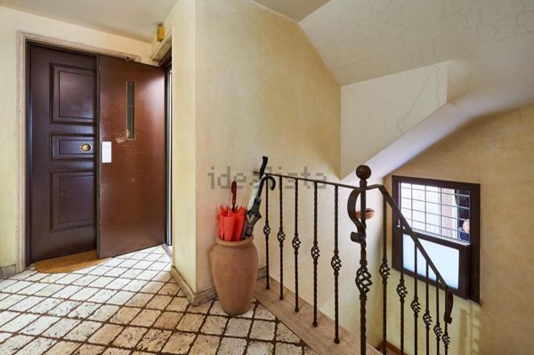 appartamento in vendita a Roma in zona Trevi-Colonna