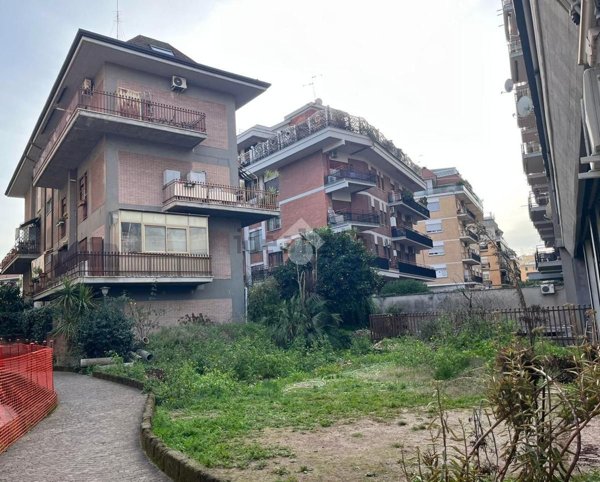 appartamento in vendita a Roma in zona Tuscolano