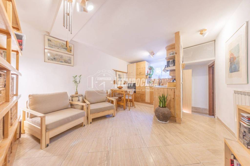 appartamento in vendita a Roma in zona Tuscolano