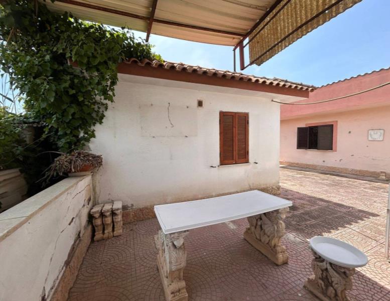 casa indipendente in vendita a Roma in zona Ostia Antica