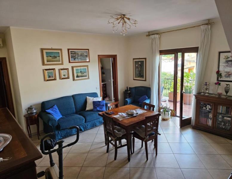 appartamento in vendita a Roma in zona Pantan Monastero