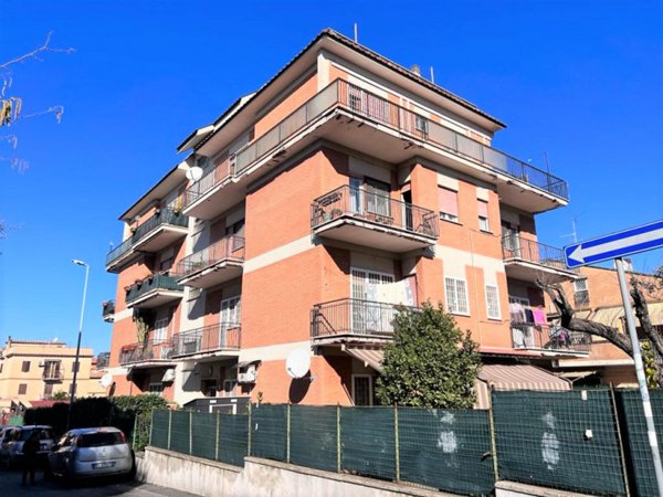 appartamento in vendita a Roma in zona Torre Angela