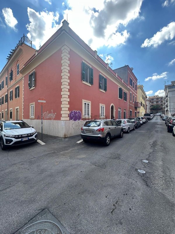 appartamento in vendita a Roma in zona Prenestino-Labicano