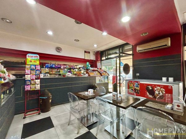 negozio in vendita a Roma in zona Torre Angela