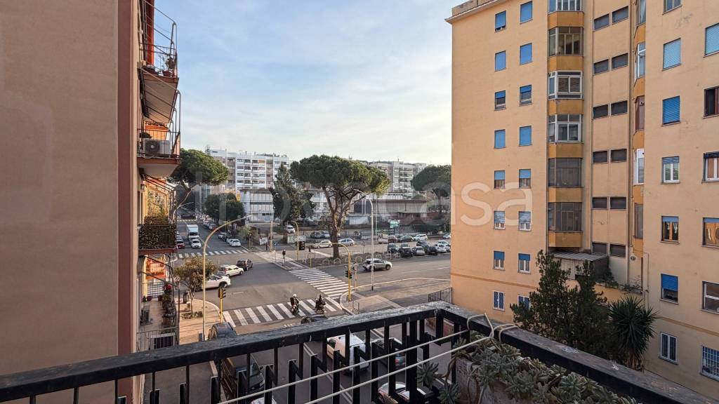 appartamento in vendita a Roma in zona Ardeatino