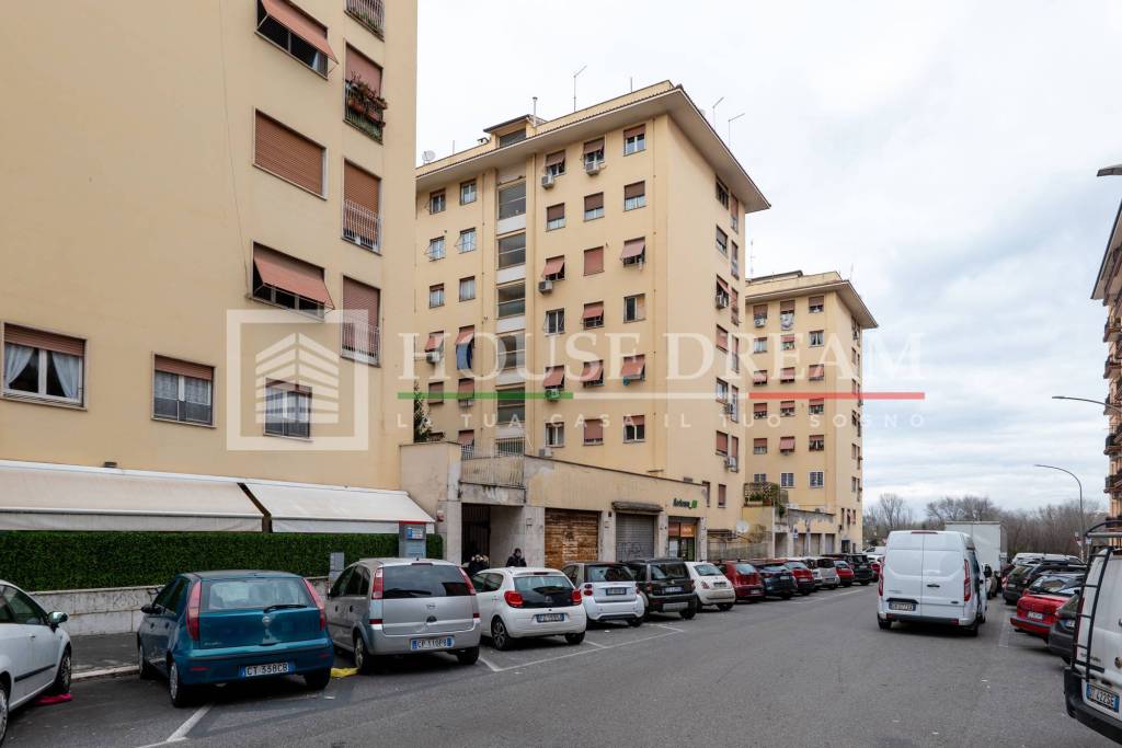 appartamento in vendita a Roma in zona Don Bosco