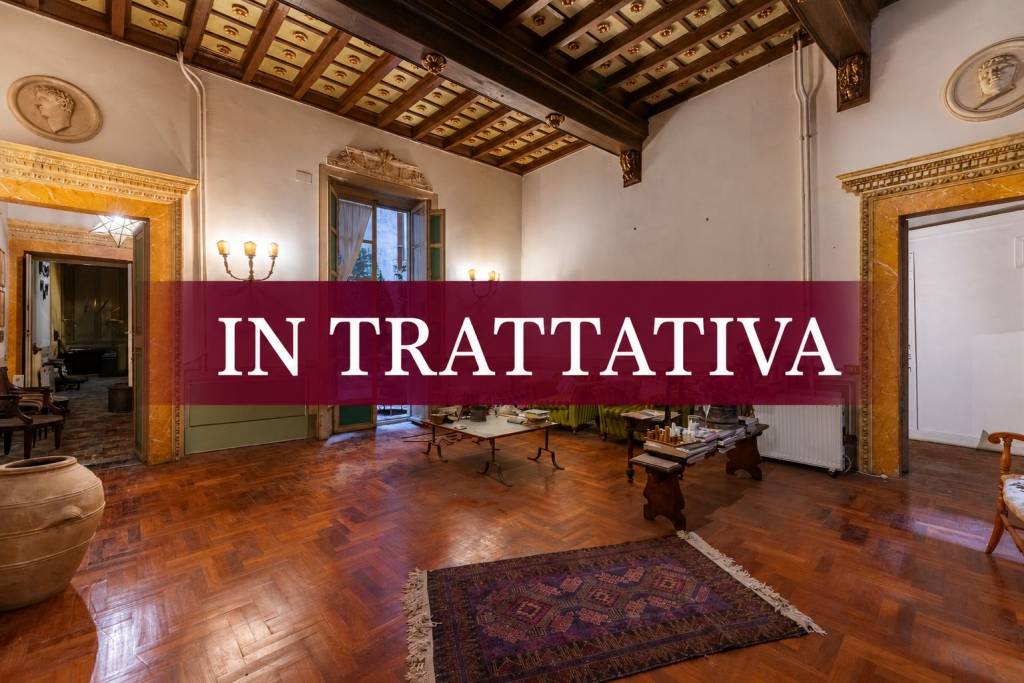 appartamento in vendita a Roma in zona Rione Regola