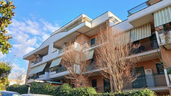 appartamento in vendita a Roma in zona Torre Angela