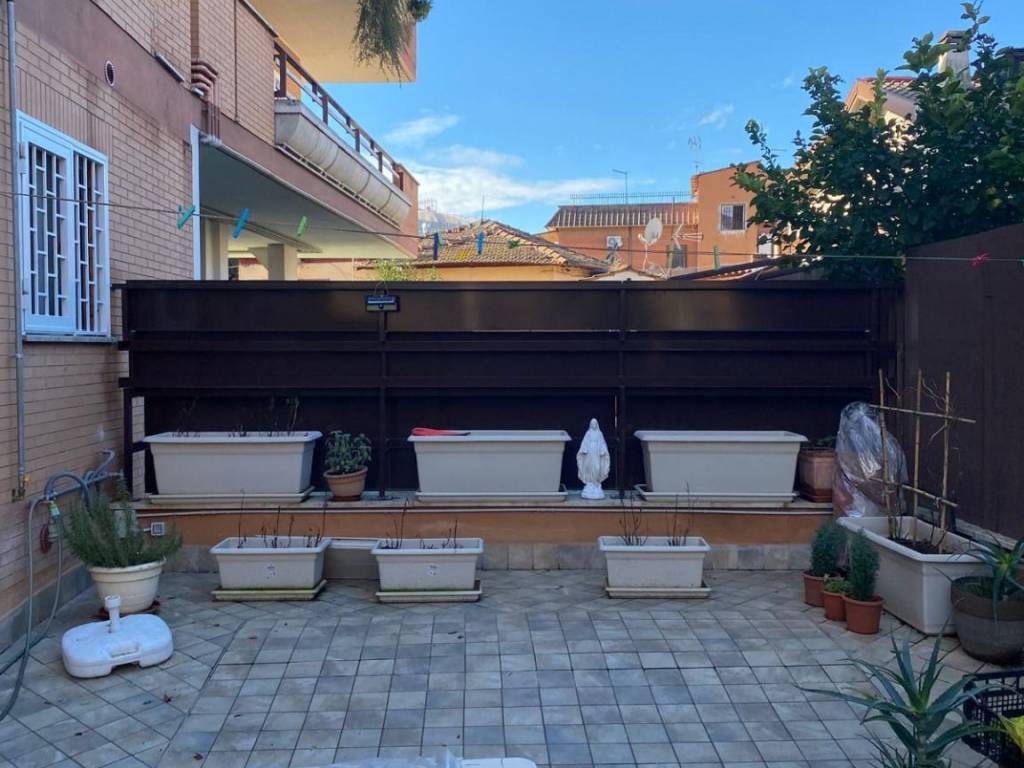 appartamento in vendita a Roma in zona Torre Maura