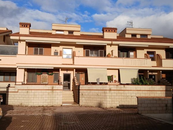 appartamento in vendita a Roma in zona Finocchio