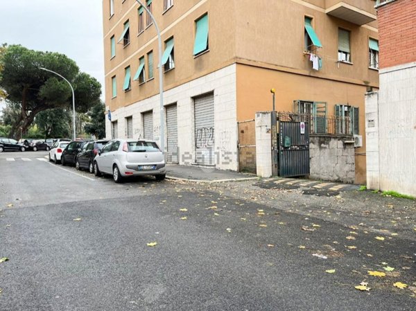 casa indipendente in vendita a Roma in zona Tuscolano