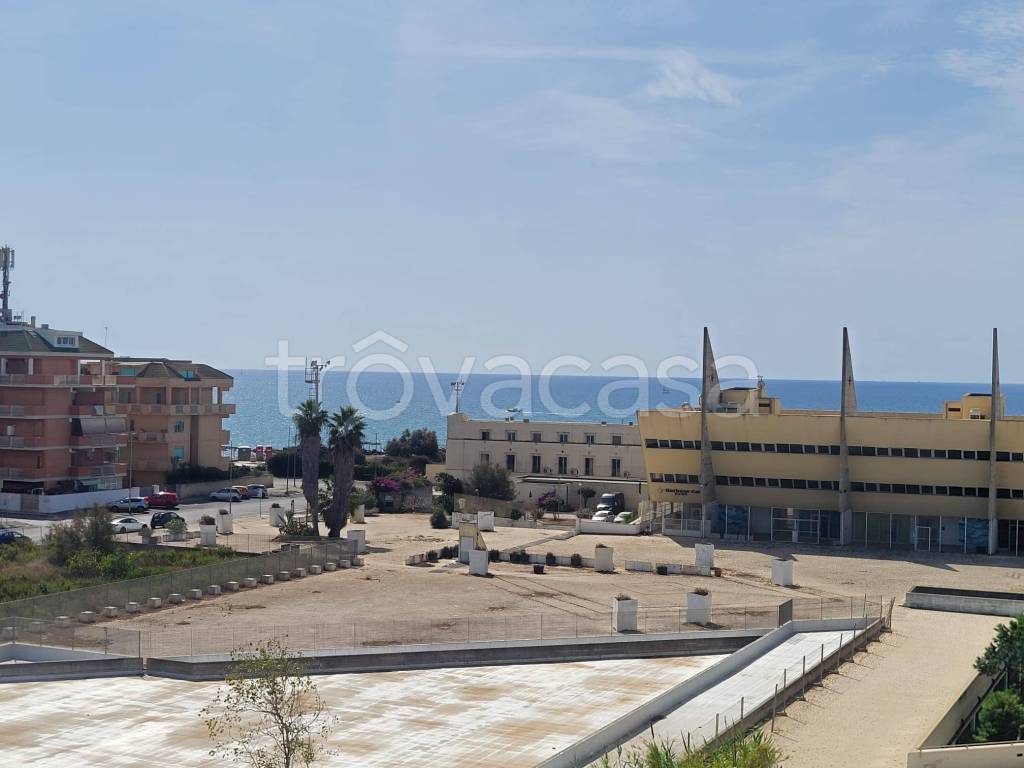 appartamento in vendita a Roma in zona Ostia