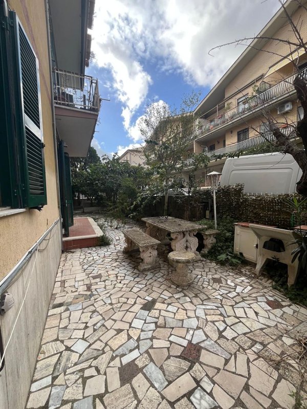 appartamento in vendita a Roma in zona Tomba di Nerone