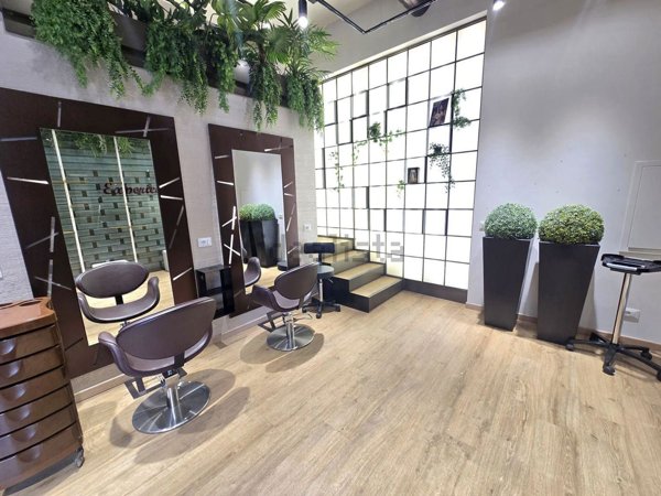 negozio in vendita a Roma in zona Tuscolano