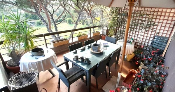 appartamento in vendita a Roma in zona Tomba di Nerone