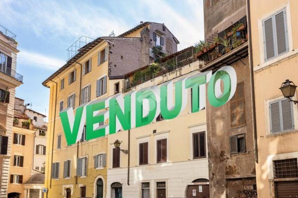 appartamento in vendita a Roma in zona Pigna - Sant'Angelo