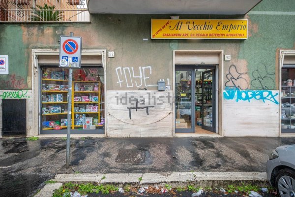 locale commerciale in vendita a Roma in zona Prenestino-Centocelle