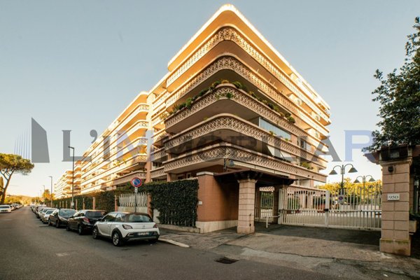 appartamento in vendita a Roma in zona Tomba di Nerone