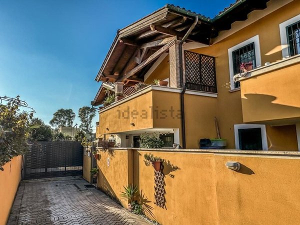 casa indipendente in vendita a Roma in zona Ostia Antica