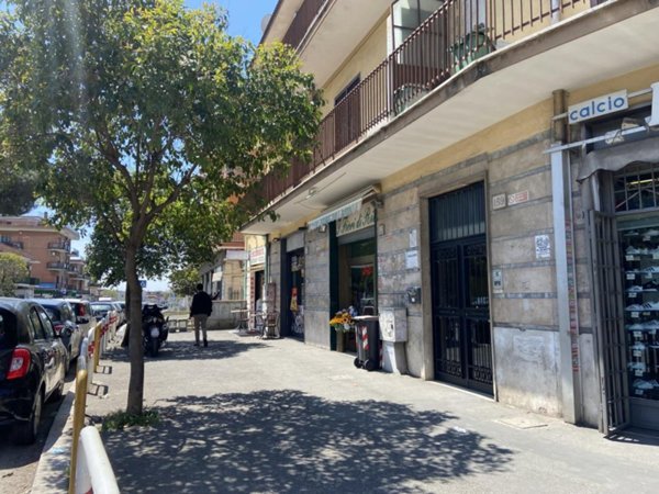 negozio in vendita a Roma in zona Torre Angela