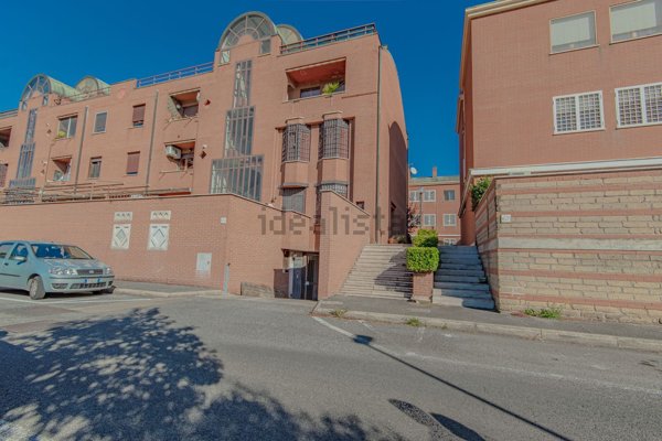appartamento in vendita a Roma in zona Tor Bella Monaca