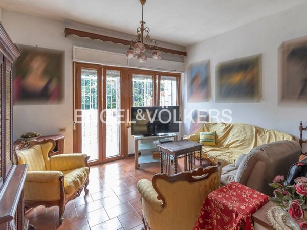 appartamento in vendita a Roma in zona Tor de' Cenci