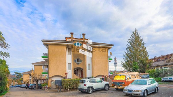 appartamento in vendita a Roma in zona Tomba di Nerone