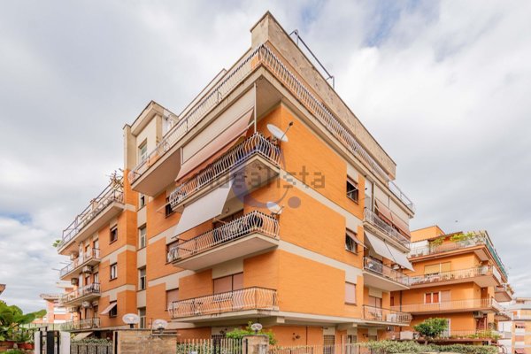 appartamento in vendita a Roma in zona Tomba di Nerone