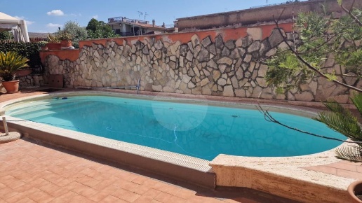 casa indipendente in vendita a Roma in zona Giardini di Corcolle