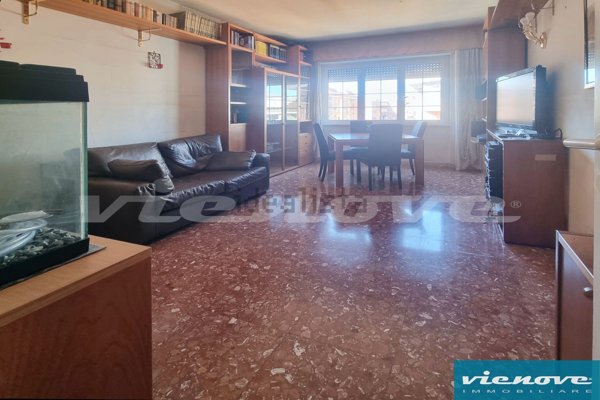 appartamento in vendita a Roma in zona Ostiense