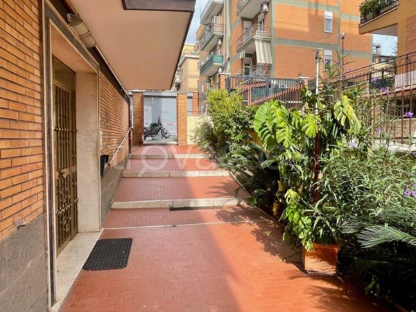 appartamento in vendita a Roma in zona Colle del Sole
