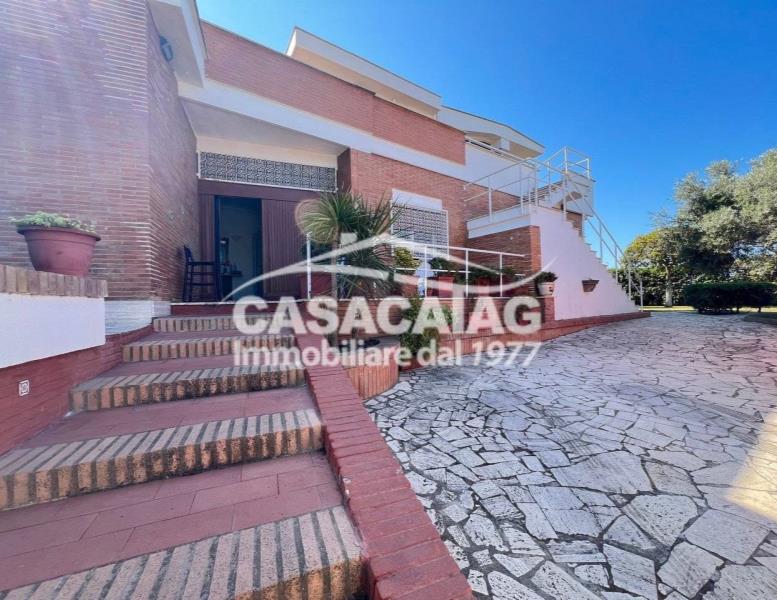 casa indipendente in vendita a Roma in zona Castel Fusano