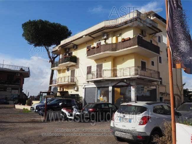 appartamento in vendita a Roma in zona Osteria del Curato