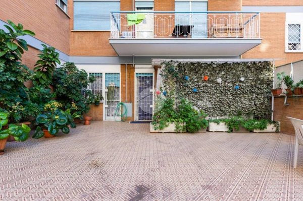 appartamento in vendita a Roma in zona Ostiense